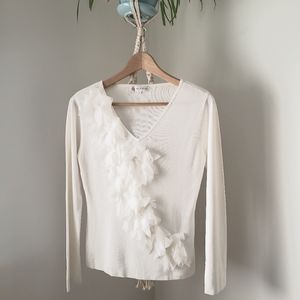 VNTG white long sleeved V-neck top with delicate flower detail Size L
